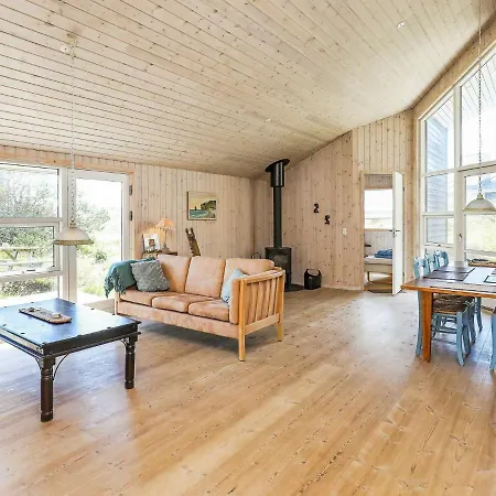 Holiday Hjelmevej * Frostrup