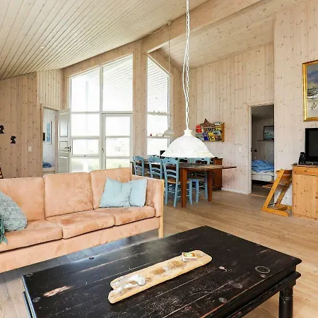 Holiday Hjelmevej * Frostrup